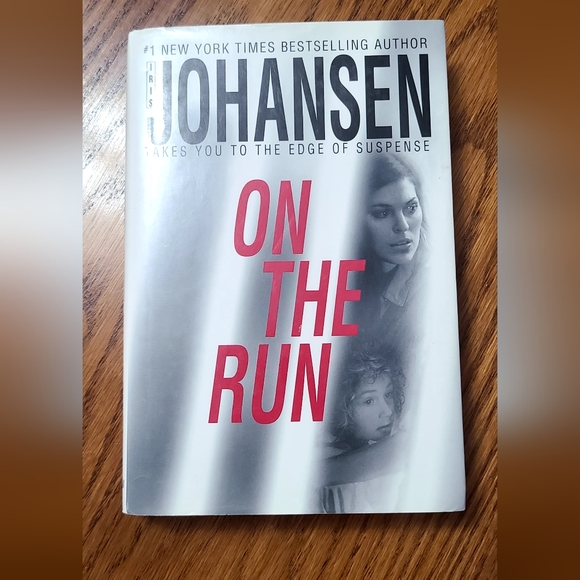 Iris Johansen Suspense Novels Bundle #3 - Picture 3 of 5